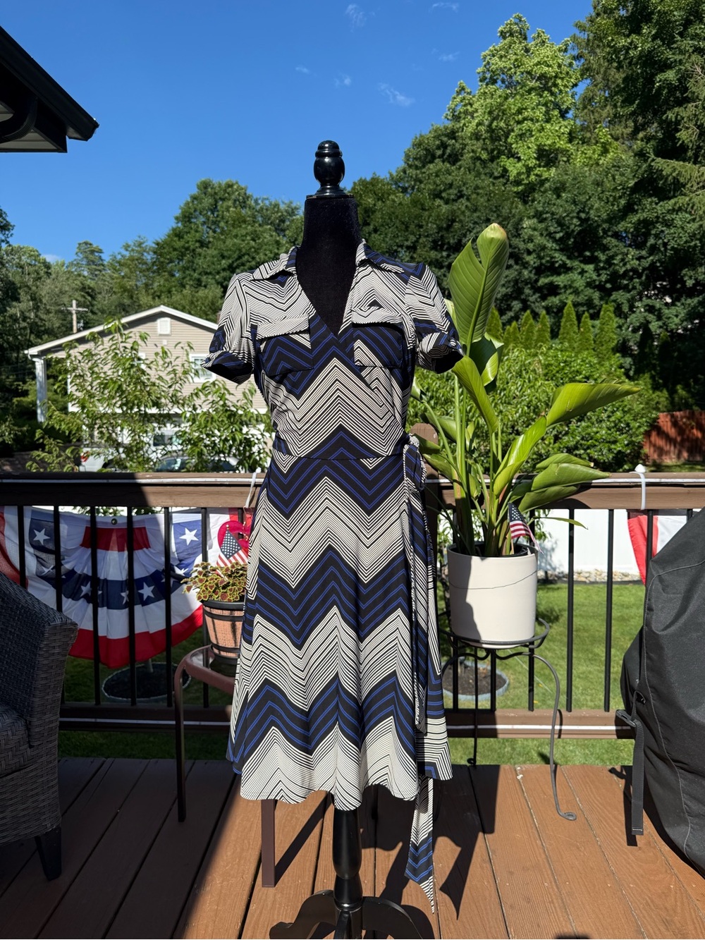Chevron Wrap Dress in Navy and Cream Nine  West size 6